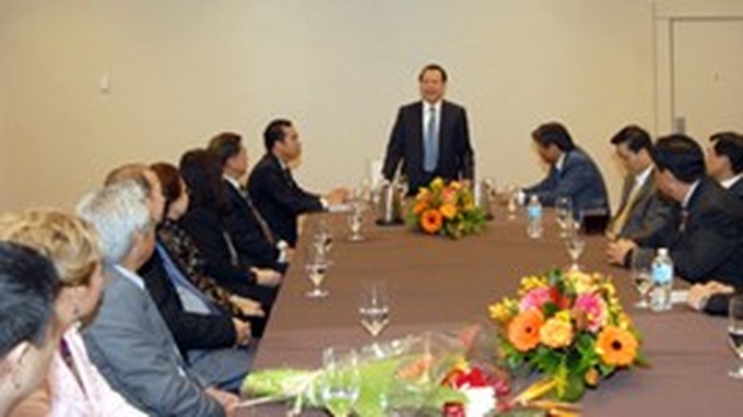 Deputy PM meets OVs in the UK - 1 Deputy PM meets OVs in the UK - 1