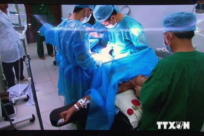 Emergency surgery saves life in Truong Sa archipelago - 1 Emergency surgery saves life in Truong Sa archipelago - 1