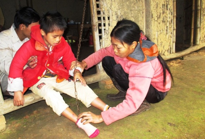 Desperate life of little girl with mental illness - 1