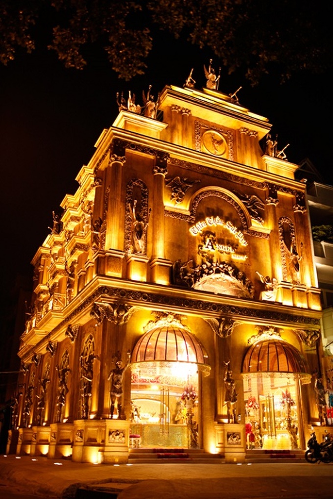 HCM City's gold-plated palace - 1