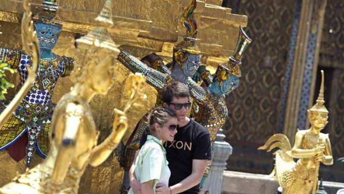 Chinese tourists head to Thailand despite bombing fears - 1