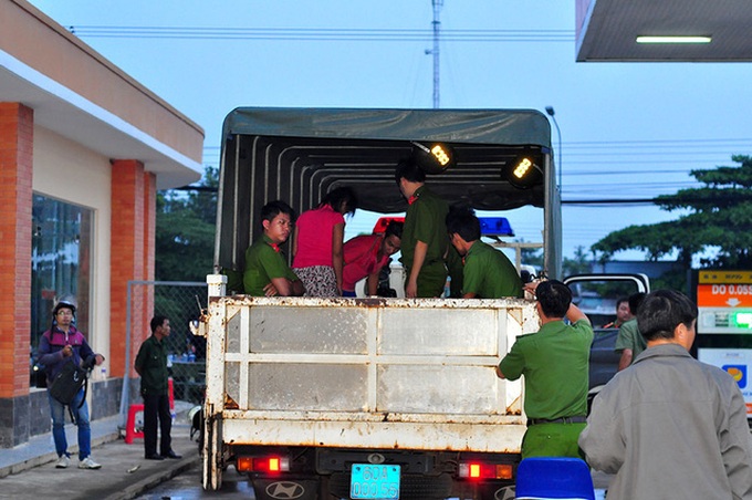 Hundreds escape from rehab centre - 5 Hundreds escape from rehab centre - 5