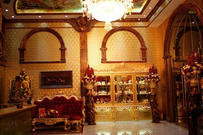 HCM City's gold-plated palace - 8