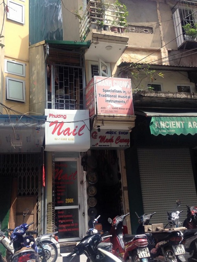 Tiny shops cling to Hanoi of old - and prosper - 4