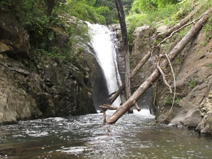 Chapor Waterfall appeals to adventurers - 2