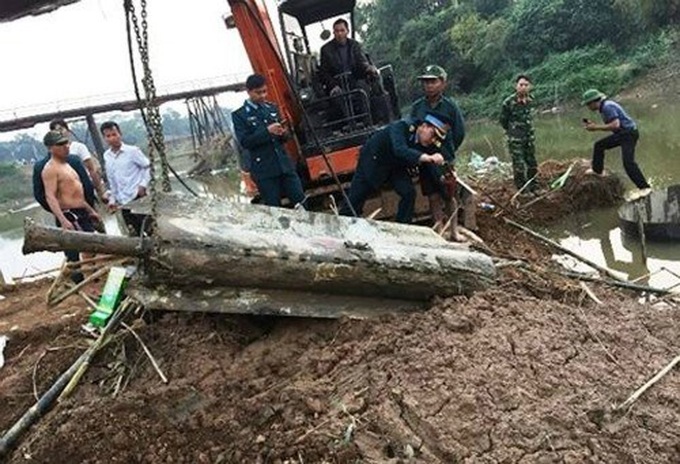 600-kilo missile from American War found in Hanoi river - 1