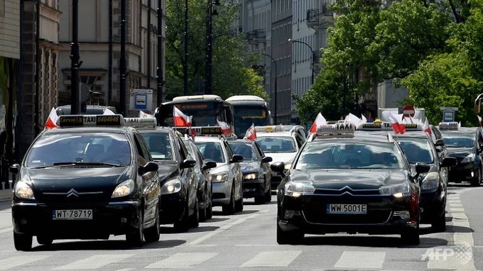 Polish taxi drivers protest against Uber - 1