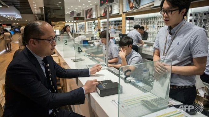 Samsung faces 'biggest test' with Galaxy S8 launch - 1