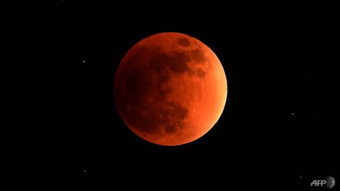 Rare lunar eclipse offers glimpse of 'super blue blood moon' - 1