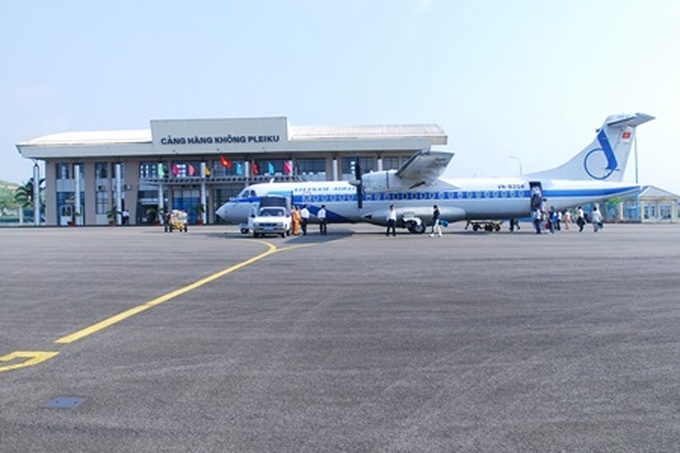 Minister requests expeditious Pleiku Airport upgrade - 1