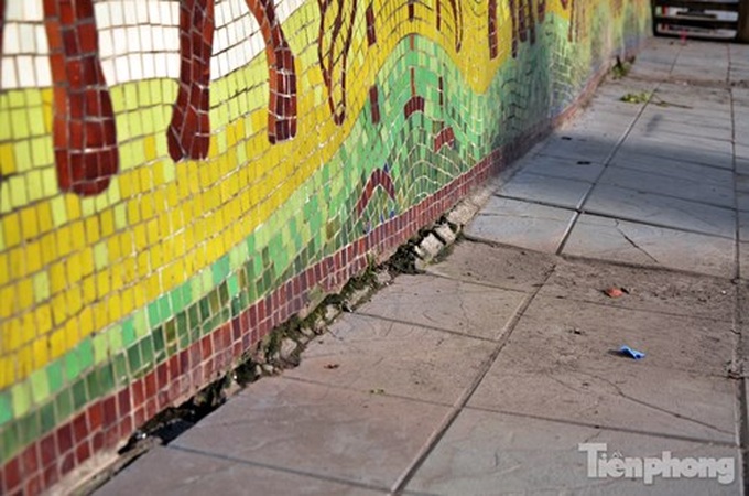 Hanoi record-breaking mosaic seriously deteriorating - 8 Hanoi record-breaking mosaic seriously deteriorating - 8