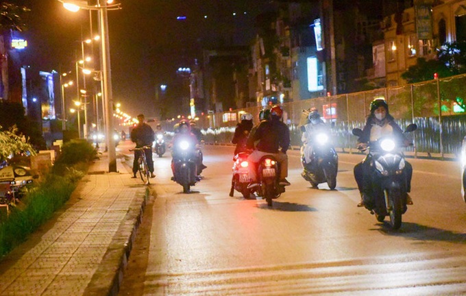 Traffic construction causes chaos in Hanoi's Tay Ho District - 6