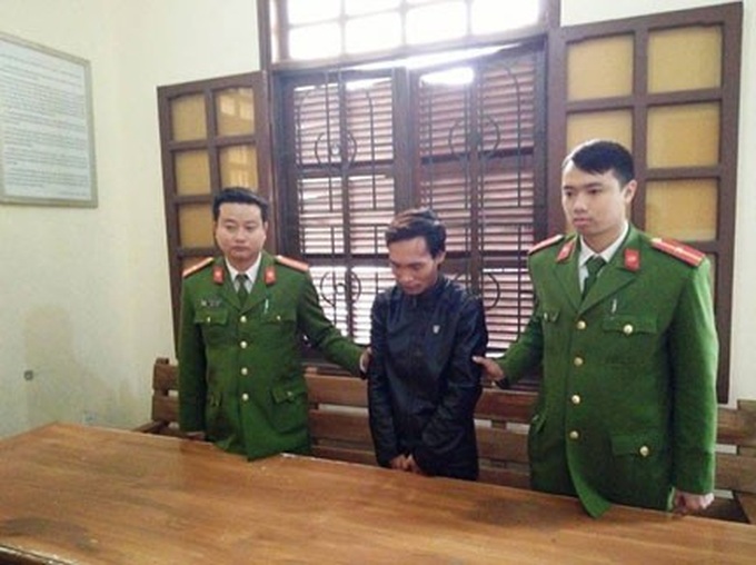 Man arrested for murder following discovery of human leg found under cafe bar - 1