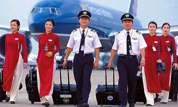 New uniforms for Vietnam Airlines meet mixed reception - 3