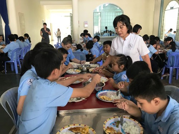 Teacher devotes to children with special needs - 1