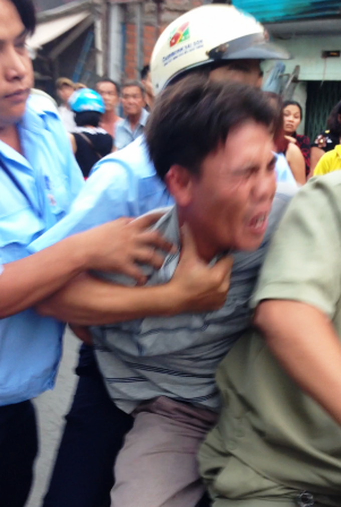 Vendor hospitalised after attack by security - 2