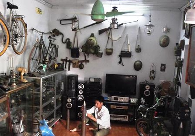 Young teacher collects wartime objects - 1 Young teacher collects wartime objects - 1