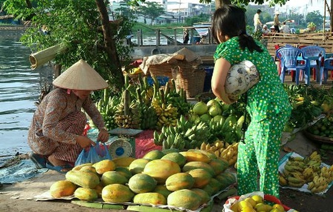 Saigon's floating market a bit less vibrant - 16