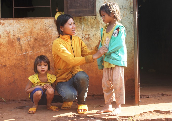Orphaned sisters long for a full meal - 1
