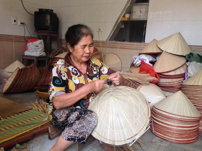 Conical hat village faces survival challenge - 1