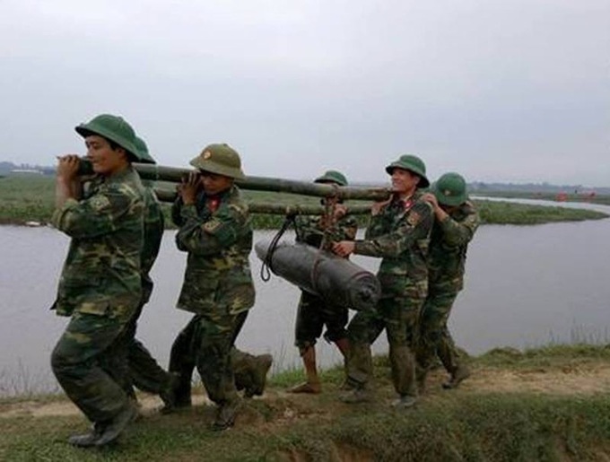 230kg bomb recovered from river in Ha Tinh - 2 230kg bomb recovered from river in Ha Tinh - 2