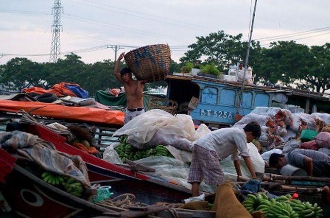 Saigon's floating market a bit less vibrant - 6