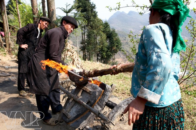 Plough casting of the Mong ethnic people - 7