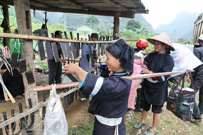 Traditional blacksmith craft of Nung An people - 8