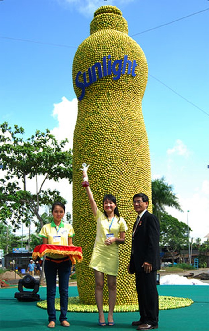 Lemon-made tea-set makes Vietnam record - 12