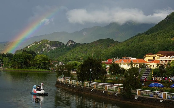 Tourists treated to rainbow show over Sapa - 4 Tourists treated to rainbow show over Sapa - 4