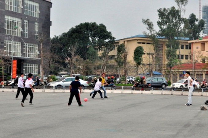 Shortage of playgrounds in Hanoi - 3