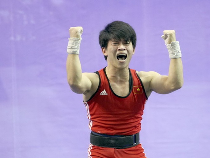 Toan lifts the silver at Asian Championships - 1