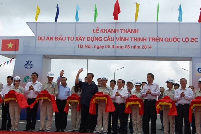 PM inaugurates Vietnam’s longest cross-river bridge - 1