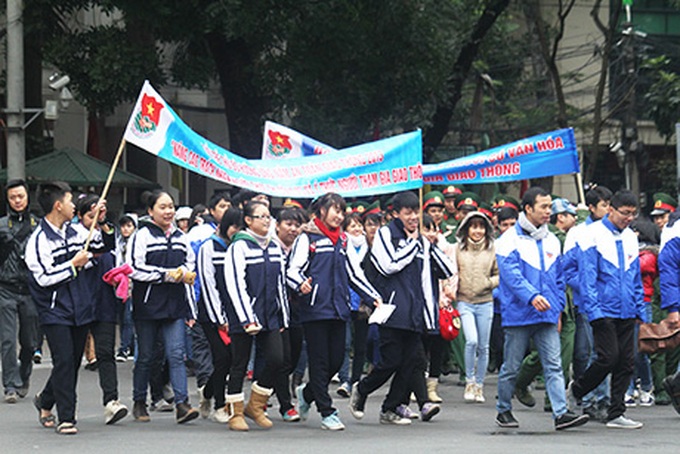 State officials join traffic safety walk - 2