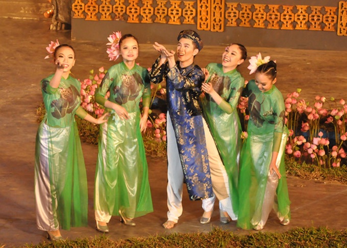 Ao Dai beauty honoured at Hue Festival - 16