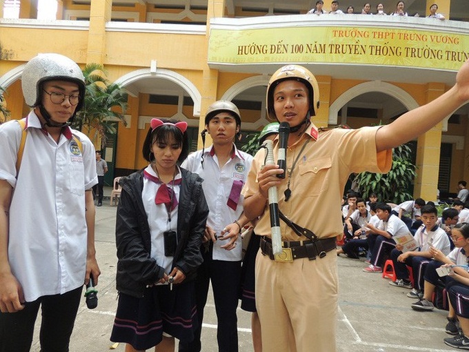 Pupils punished for traffic violations in HCM City - 1
