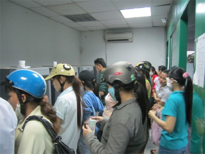 ATMs overloaded for Tet - 1