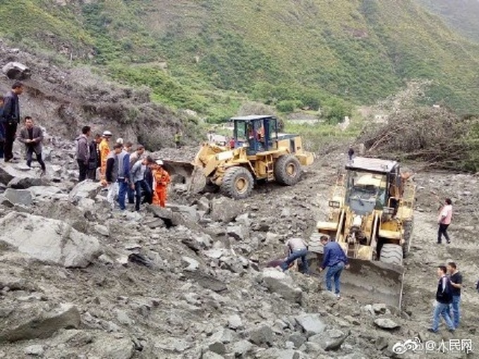 Over 100 buried in southwest China landslide - 1
