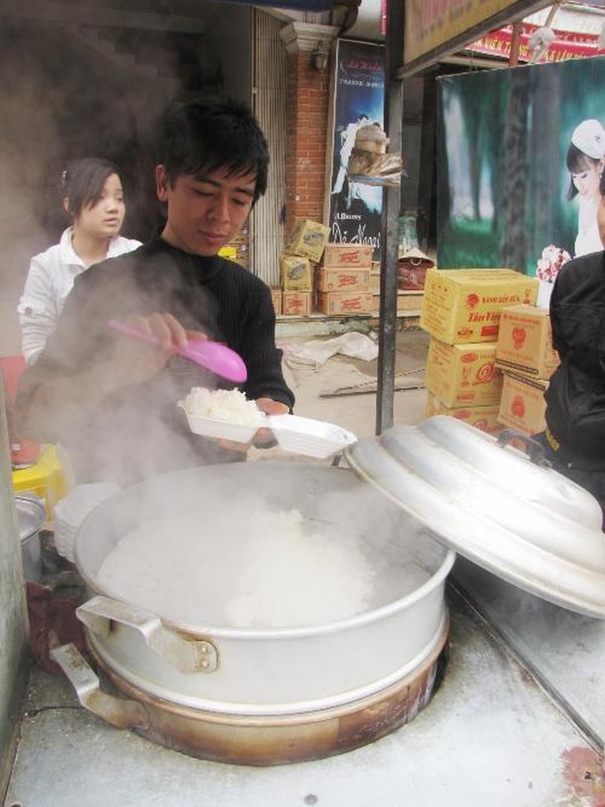 Villagers in Phu Tho get rich selling sticky rice - 3