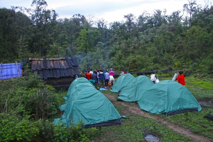 Admiring starry sky on Bach Moc Luong Tu mountain top - 5 Admiring starry sky on Bach Moc Luong Tu mountain top - 5