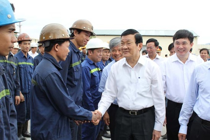 President visits mining workers - 1
