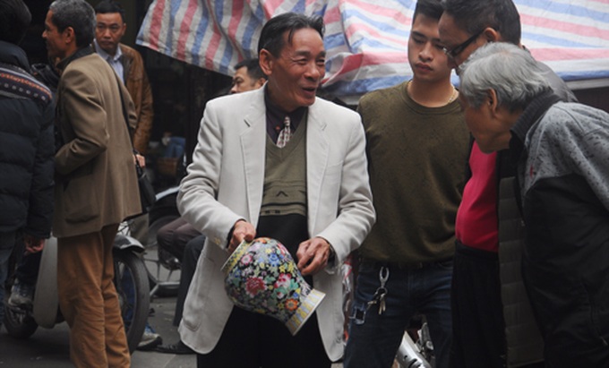 Special Tet market in Hanoi's Old Quarter - 7