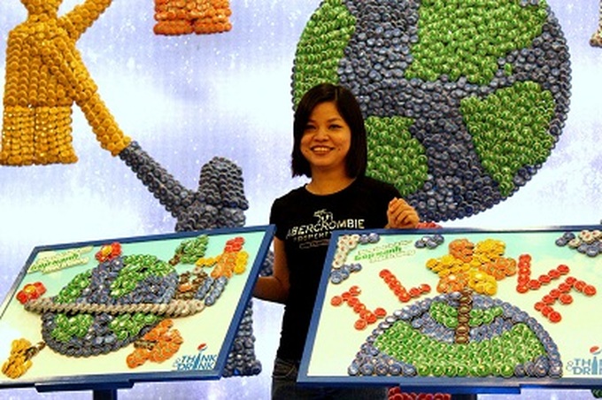 Bottle top art portrays environmental message - 4 Bottle top art portrays environmental message - 4