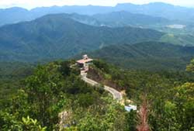 Ba Na Hills offer getaway cable-car journey to peak - 2