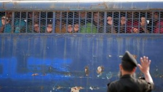 Bangladesh sentences 150 soldiers to death for mutiny - 1