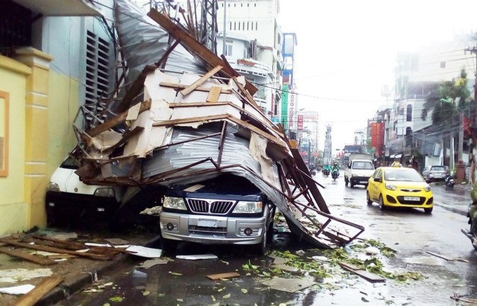 44 dead after Storm Damrey hits Vietnam - 1