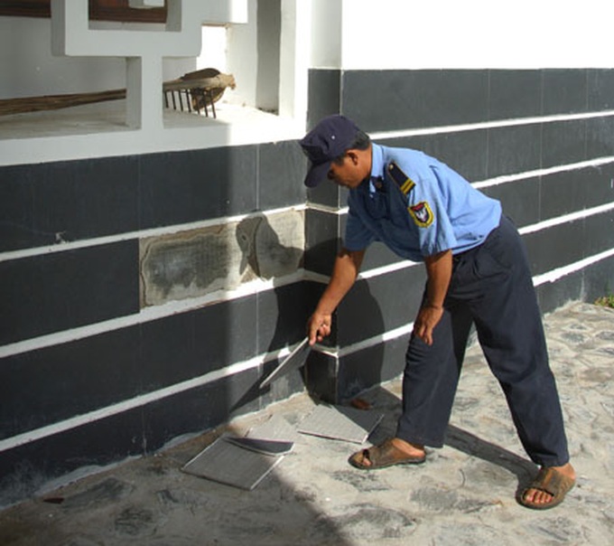 New museum already decaying - 1