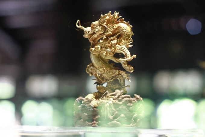 Gold Nguyen Dynasty items exhibited in Hue - 5