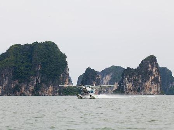 Rough take-off for Ha Long Bay seaplane tours - 1