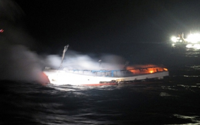 Two Vietnamese missing during RoK fishing vessel fire - 1 Two Vietnamese missing during RoK fishing vessel fire - 1